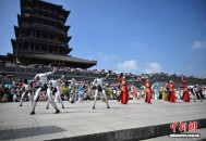机械韵律交织千年汉韵 秦巴腹地催热“夏日经济”