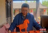 陕西礼泉夫妻“扎根”昭陵故土 以匠心传承唐三彩技艺